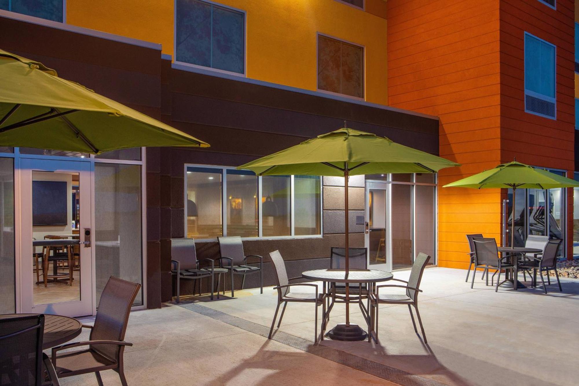Fairfield Inn & Suites By Marriott Mcpherson Zewnętrze zdjęcie
